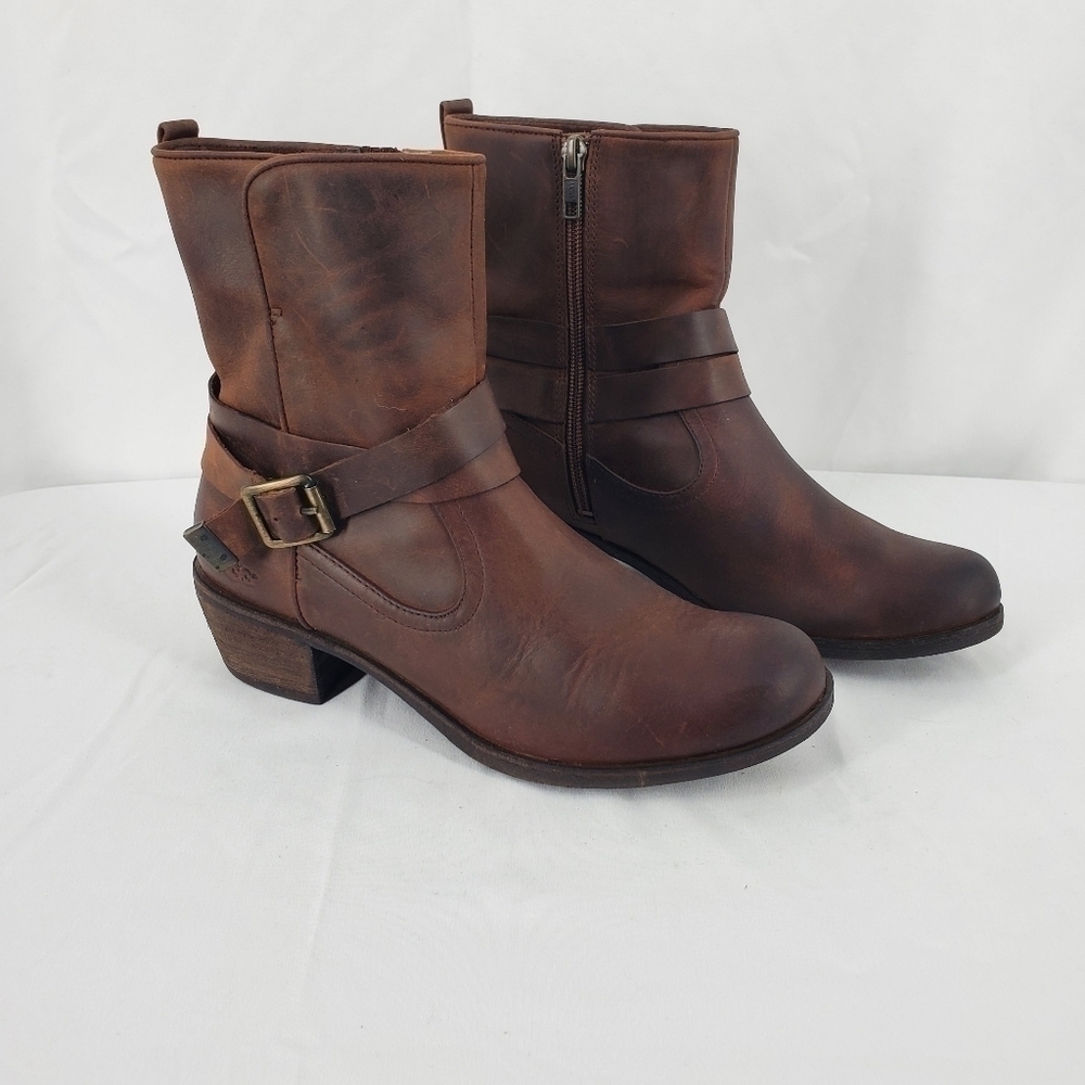 UGG Women's Lorraine Boots brown sz 7 like new